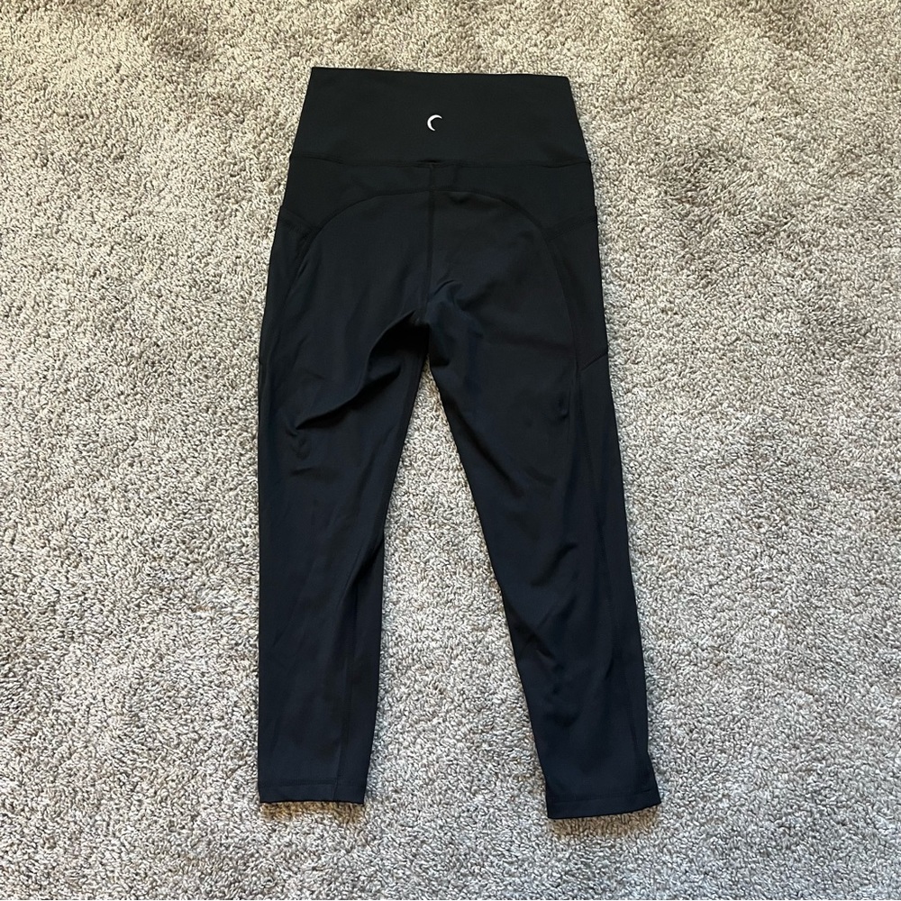 ZYIA ACTIVE Black Light N Tight High Waist Pockets Capri Legging Women’s Size 4